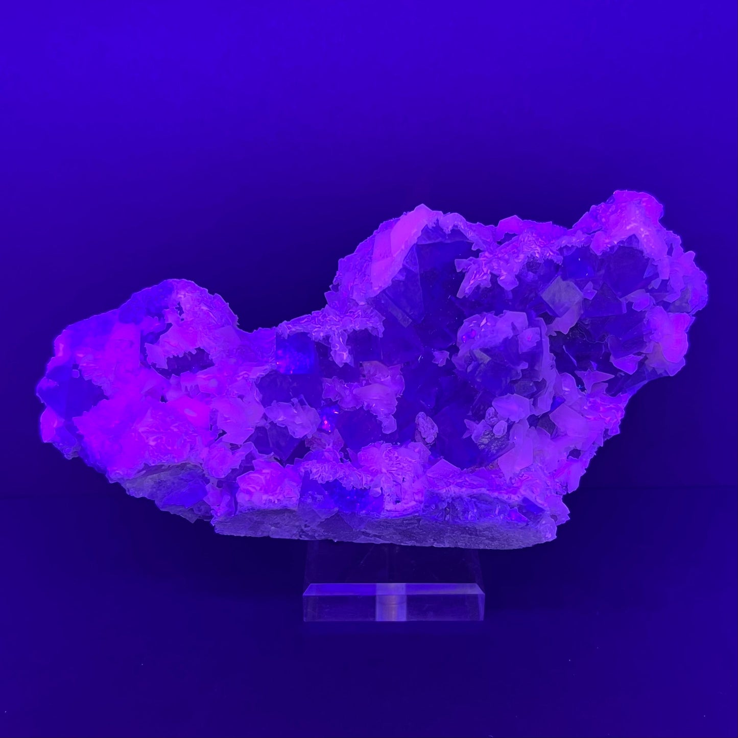 Fluorite Cube w/ UV