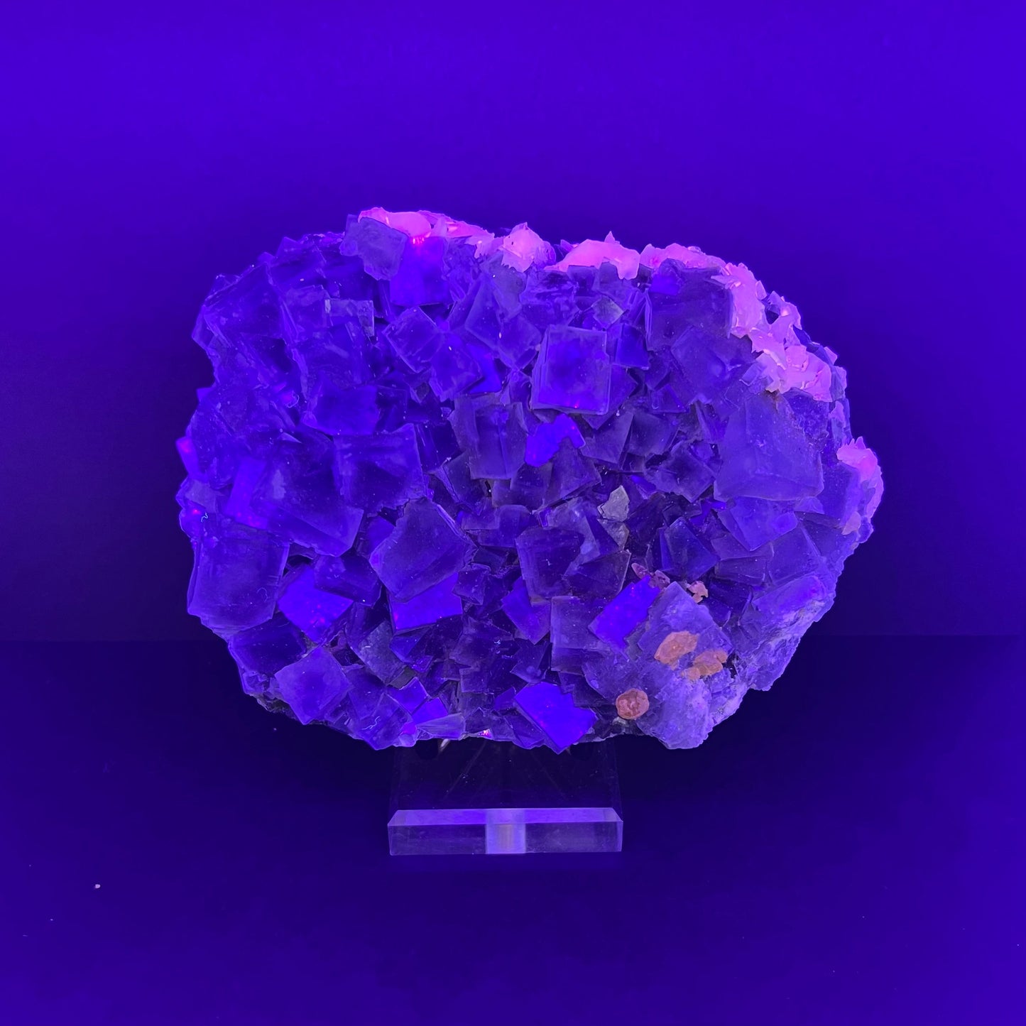 Fluorite Cube w/ UV